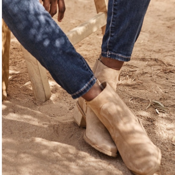 Like NEW Donald Pliner tan cream taupe suede booties - Picture 10 of 10